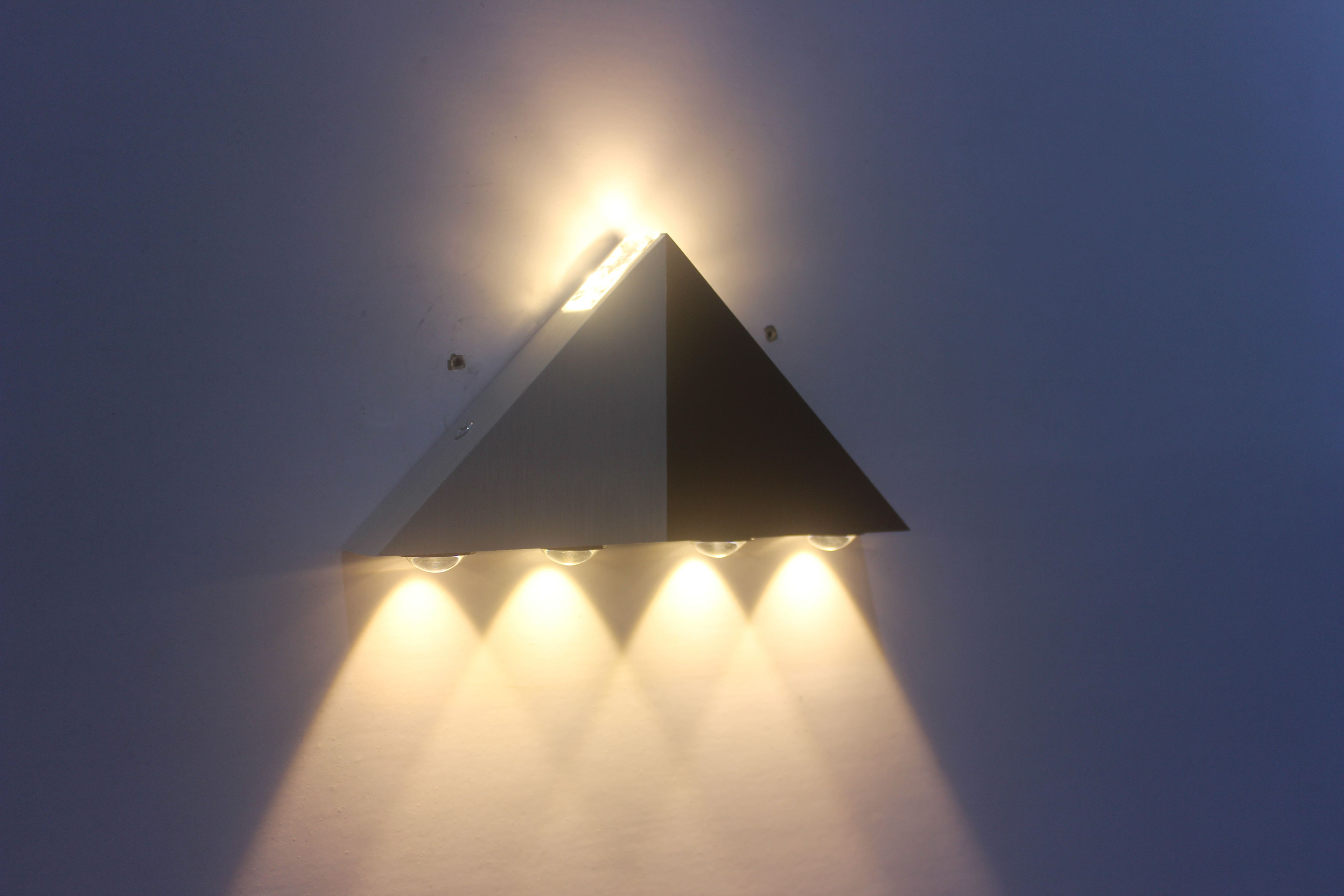 Lámpara de pared Triangular de luz led decorativa y luz nocturna interior con precio de fábrica