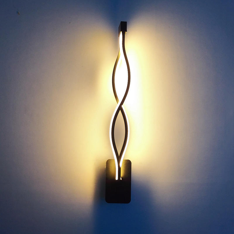 Decoración moderna de la casa Forma de onda Aluminio Arriba Abajo Lámpara de pared LED Luz de pared LED para interiores Luz de guirnalda de vacaciones