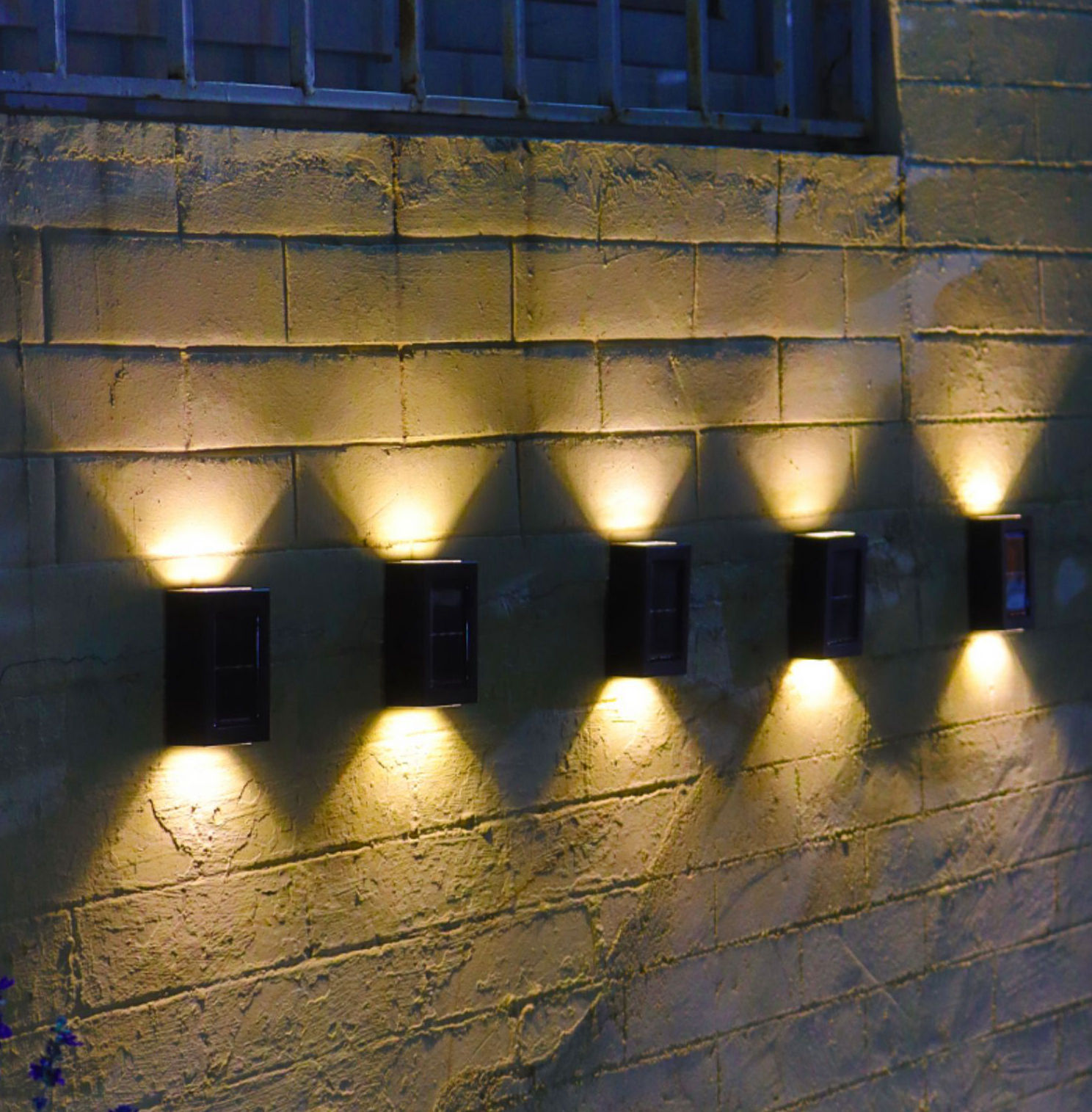 Lámpara de pared solar para decoración de exteriores, jardín, patio, hogar, resistente al agua, arriba y abajo, lámpara de pared luminosa, lámpara de arandela de pared para exteriores