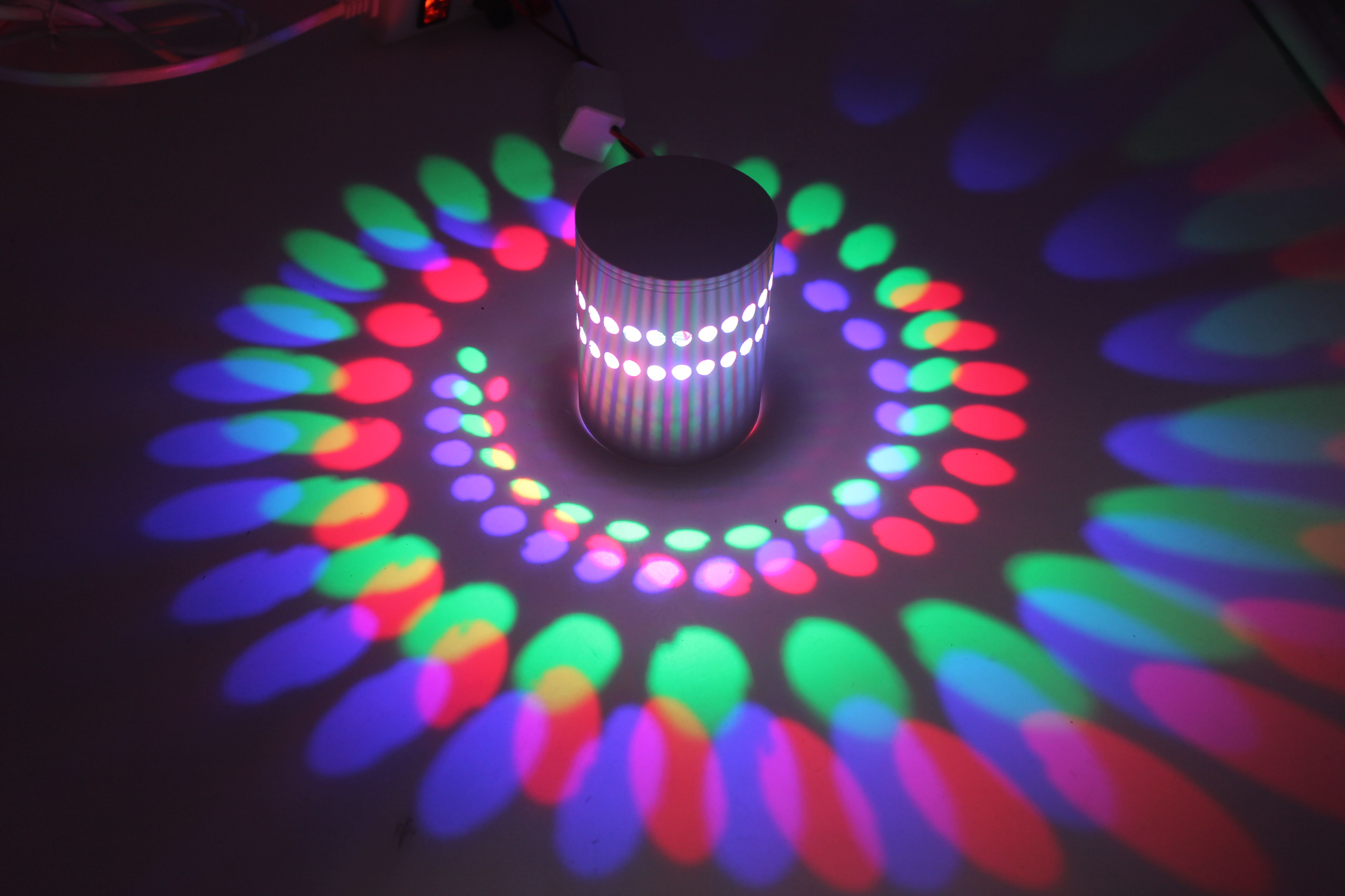 Luz mixta Luz de pared con orificio en espiral de alta calidad e iluminación interior con precio de fábrica colorido para la decoración de la sala de estar