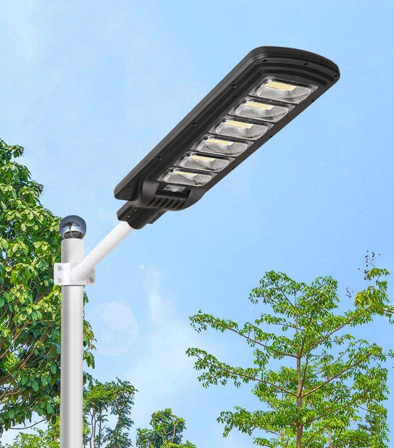 Luz de inundación solar IP66 para exteriores a prueba de agua y protección contra rayos con luz de calle solar con marco de vidrio para PC antidesprendimiento
