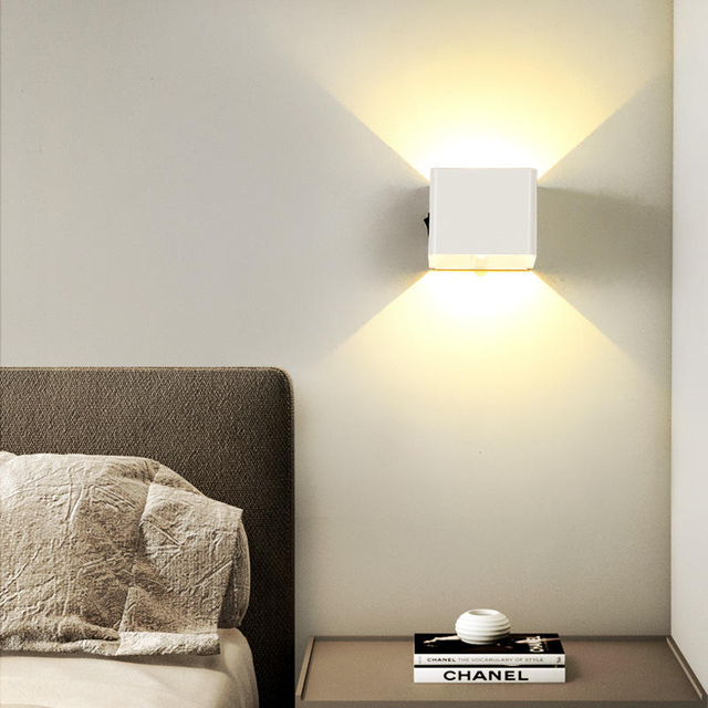 Cálido romántico con carga USB y enchufe Dormitorio Elegante mesita de noche Diseñador Luz de pared Sensor de movimiento Luz Led 6W Luces nocturnas