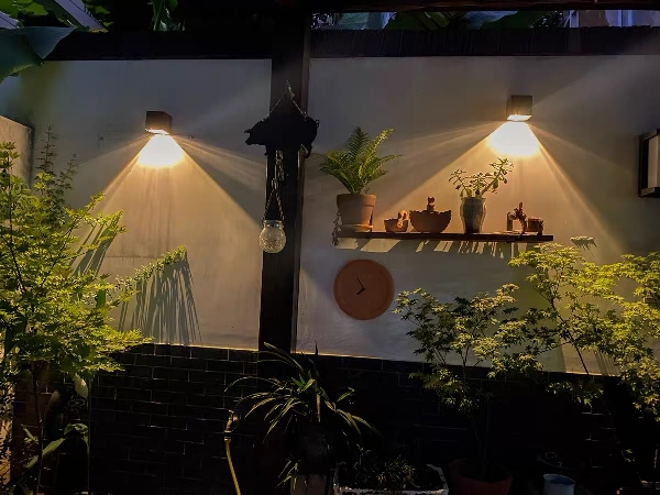 Luz LED Solar para exteriores, Control de inducción, decoración de patio, valla Solar, luz de pared, luz de calle semicircular ahorradora de energía