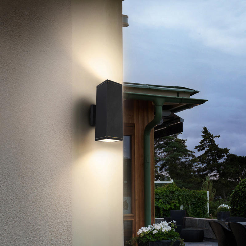 Aplique de pared personalizado, moderno IP65, impermeable, de aluminio, para exteriores, luz LED de pared hacia arriba y hacia abajo, fabricado en China