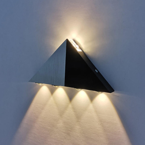 Lámpara de pared Triangular de luz led decorativa y luz nocturna interior con precio de fábrica