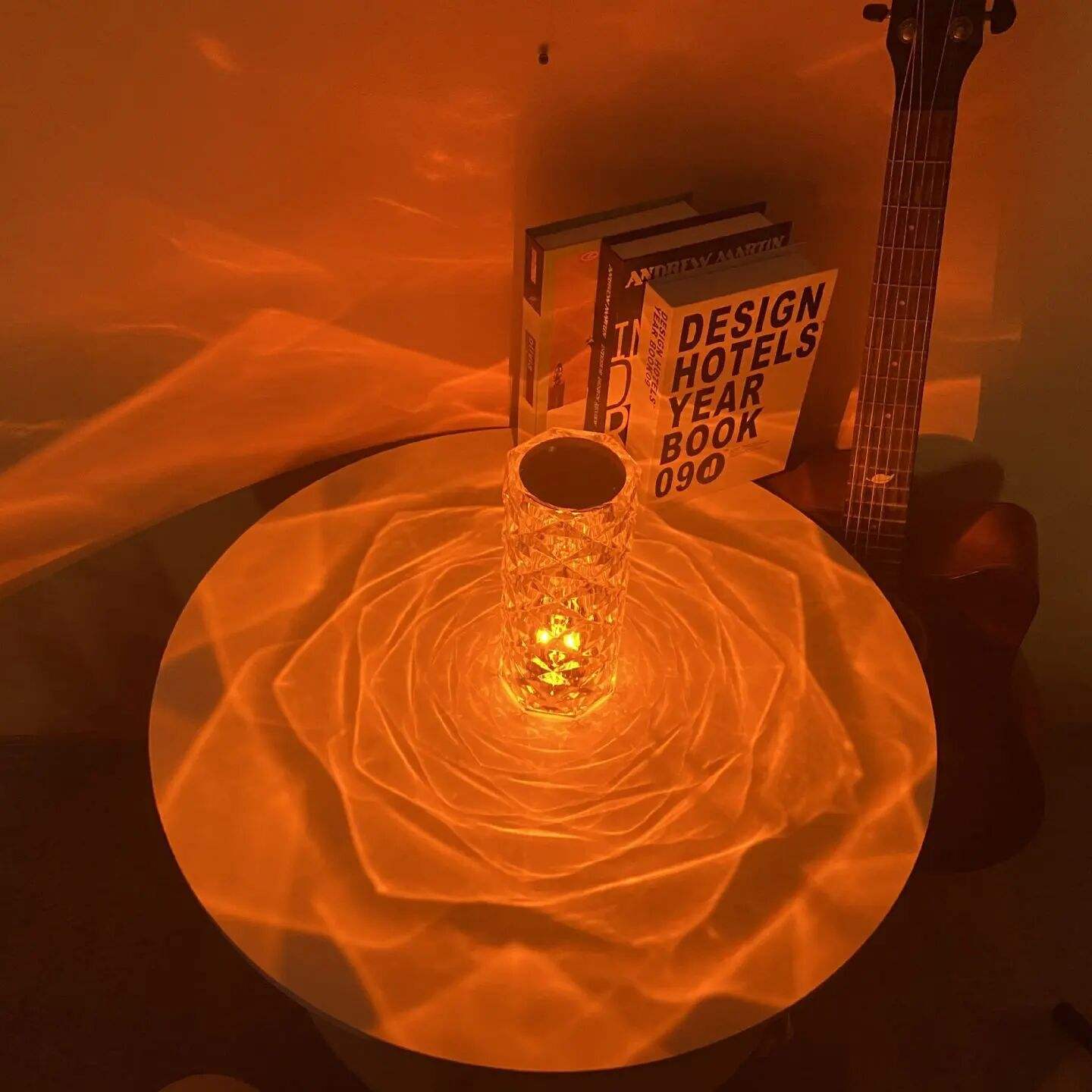 Amazon Luxury Acrílico Moderno Transparente Led Control táctil Cristal Lámpara de mesita de noche Luz recargable Cena romántica Luz