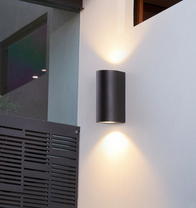 China Fabricación Hogar Exterior 3000-6000k 6W Decoración interior Led Luz de pared Exterior 15 * 8 * 6.8 CM Arriba y abajo