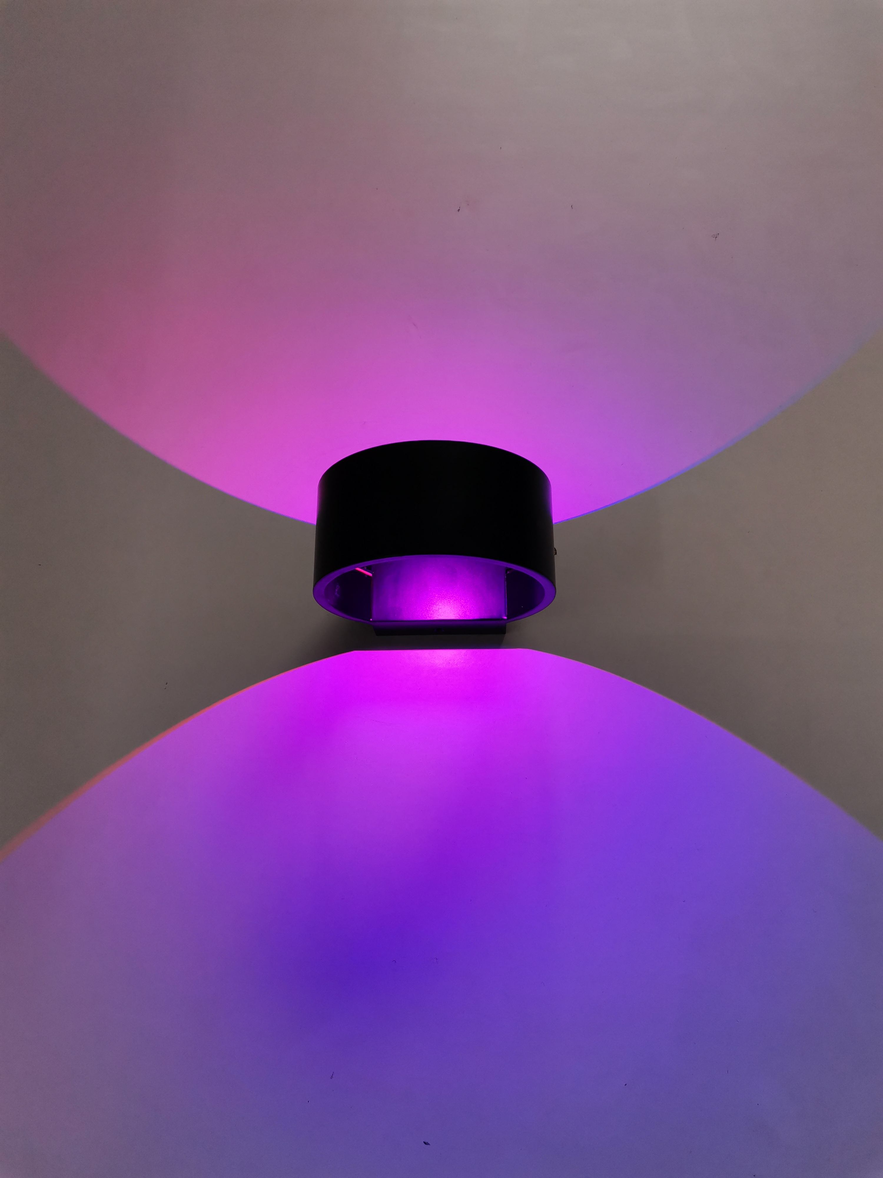 Luz de pared circular RGB de 5W con controlador para decoración de interiores, luces brillantes, lámpara de pared LED negra/blanca, luz de arriba y abajo