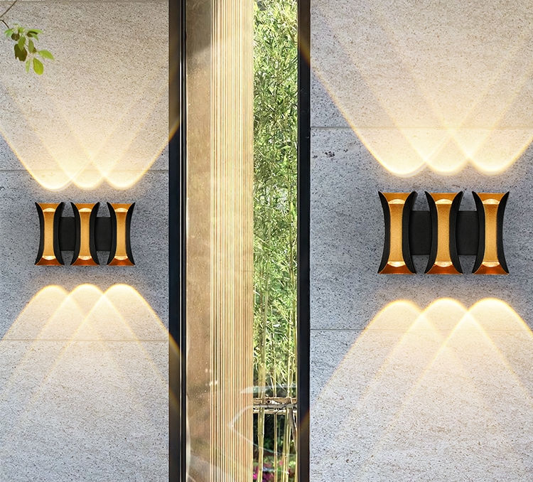 Nueva lámpara de pared de tira larga LED negra resistente al agua para balcón exterior RGB, candelabro de aluminio para jardín, aplique de pared para Villa, luminaria