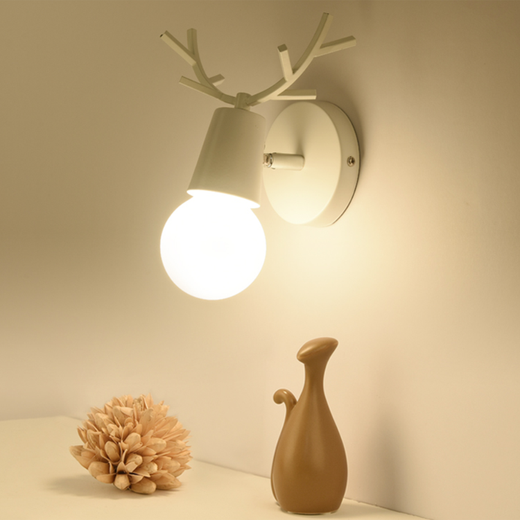 Luces LED de pared ajustables de estilo nórdico, candelabro de lectura para dormitorio con cuernos de ciervo de dibujos animados coloridos, iluminación para habitación de niños E27